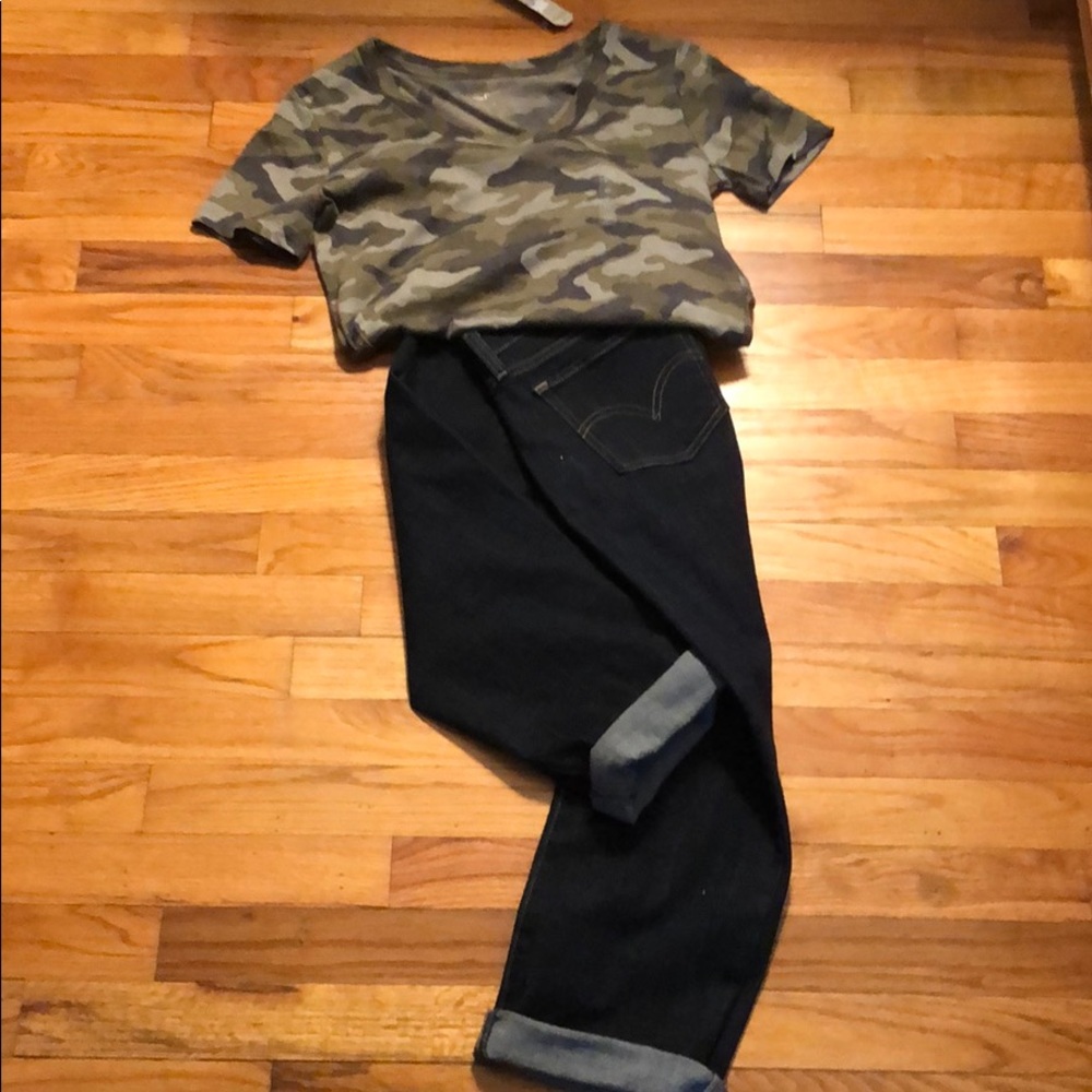 Levi Dark Wash Cropped Jeans